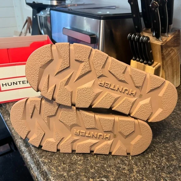 New Hunter Women’s Maribel Lug Sole Insulated Waterproof Snow Booties Boots Tan - Picture 9 of 15